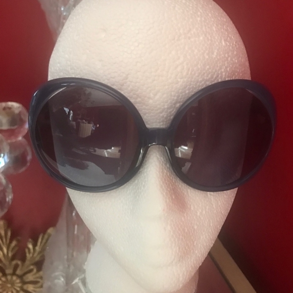 Gorgeous oversized YSL SUNGLASSES - Picture 3 of 4